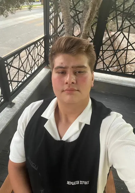 Я Melih, 25, из Тире, ищу знакомства без обязательств