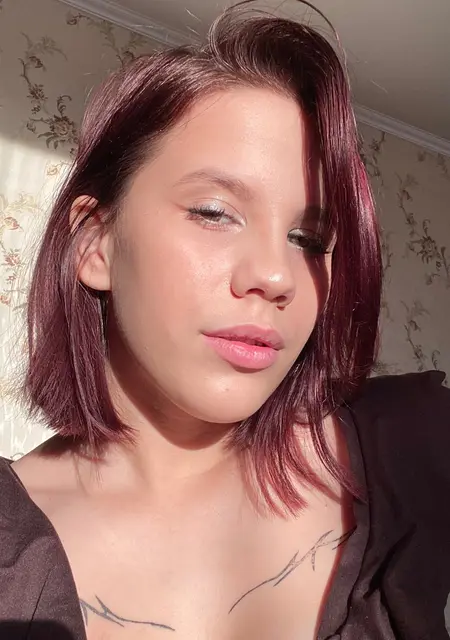 Эшли из Риги, мне 18, познакомлюсь без обязательств