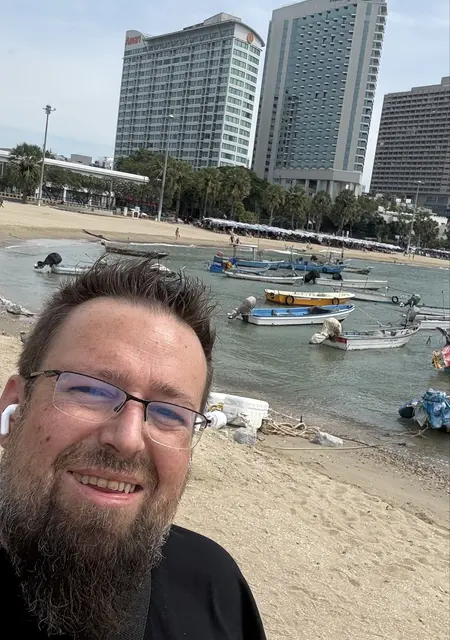 Thomas de Rosas, busco en el sitio relación a largo plazo
