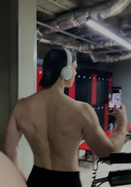 Я Даник, 19, знакомлюсь на одну ночь в Минске