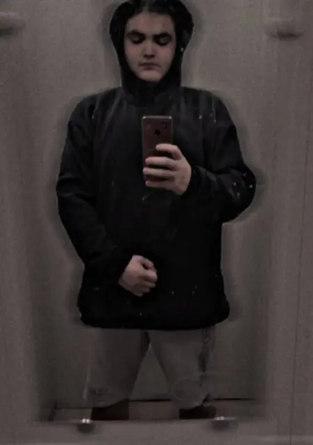 Я Максим, 19, знакомлюсь для открытые отношения в Малаге