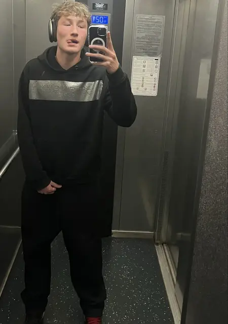 Я Артем, 18, знакомлюсь без обязательств в Берлине