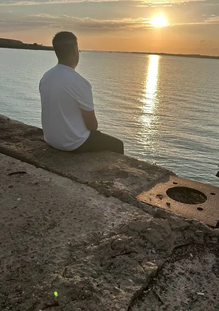 Я Амиго, 21, из Бишкека, ищу знакомства без обязательств