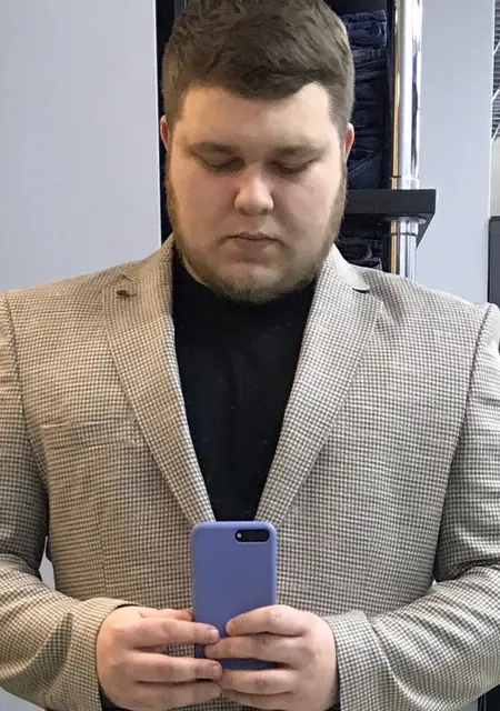 Я Андрей, 22 років, знайомлюсь для відкриті стосунки у Рівному