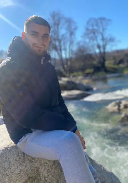 Adri из Севильи, ищу на сайте вирта