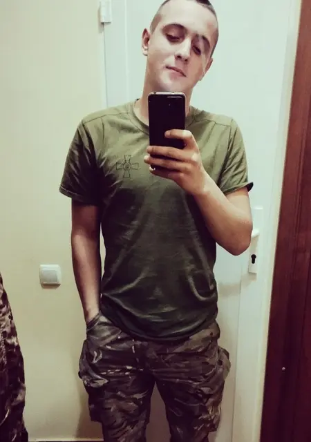 Я Руслан, 20, из Изюма, ищу знакомства без обязательств