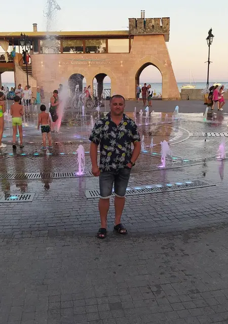 Александр из Луганска, ищу на сайте знакомства на одну ночь