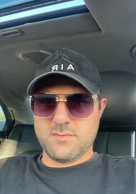 Artur из Еревана, ищу на сайте знакомства на одну ночь