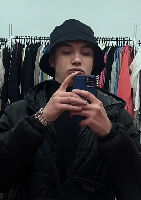 Я Олег, 20 років, знайомлюсь без зобов'язань у Кропивницькому