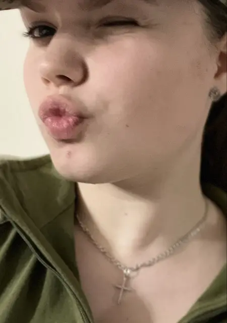 Нюта з Києва, мені 18 років, познайомлюсь для спілкування