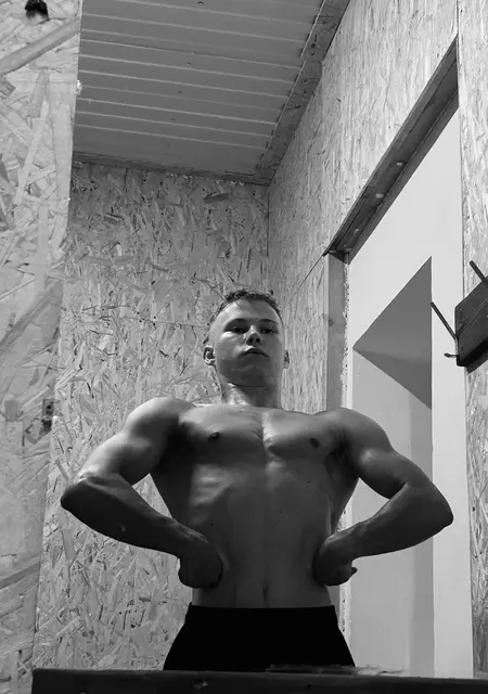 Я Лаврентий, 20, из Луганска, ищу знакомство для приятного времяпровождения