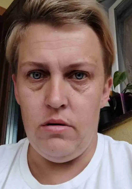 Я Оля, 25 років з Київ, шукаю знайомства без зобов'язань