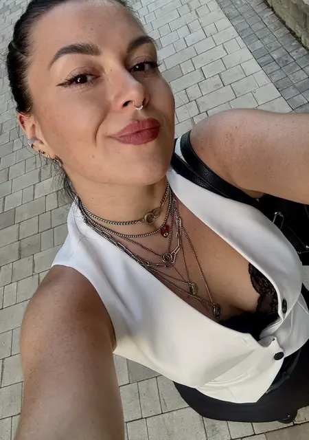 Я Александра, 30, из Йезд, ищу знакомство для открытые отношения
