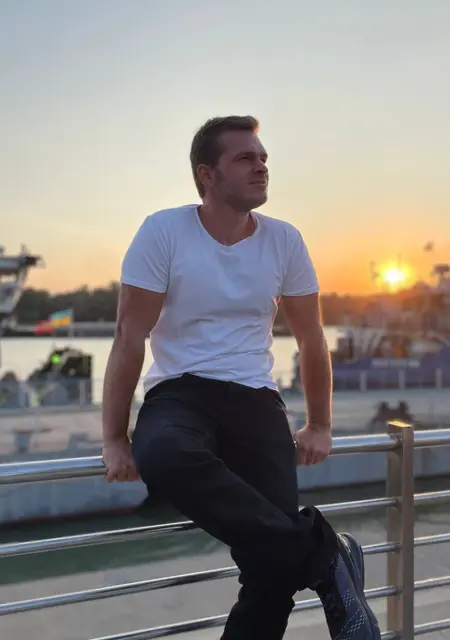 Саня из Амстердама, мне 29, познакомлюсь для общения