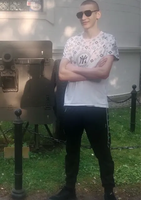 Я Ілля, 20, из Варшавы, ищу знакомства на одну ночь