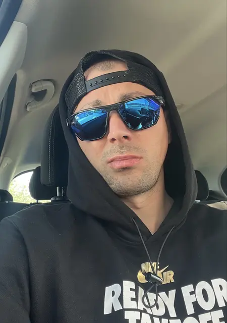 Stas из Бреста, мне 28, познакомлюсь для приятного времяпровождения