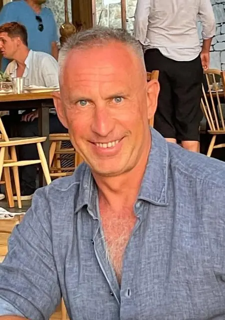 Александр из Мадрида, мне 40, познакомлюсь для приятного времяпровождения