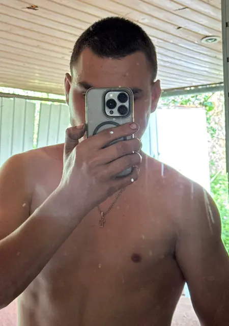 Artem из Запорожья, мне 21, познакомлюсь для общения