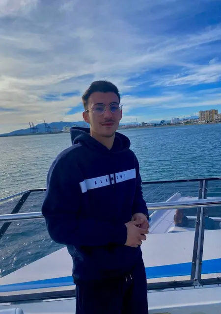 Antonio Roman de Bilbao, tengo 22 años, listo para conocer para chatear