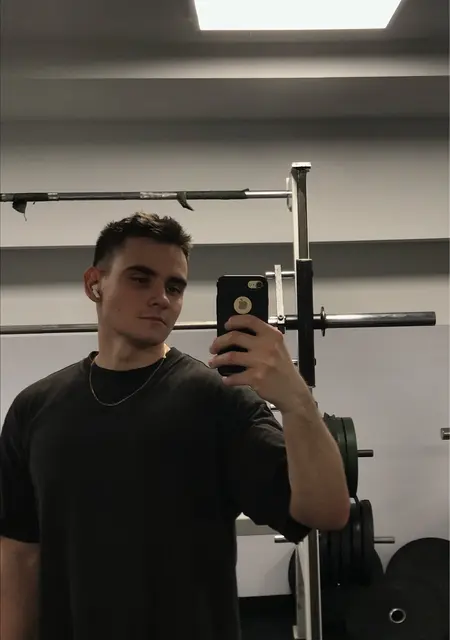 Marcin из Познани, ищу на сайте знакомства на одну ночь