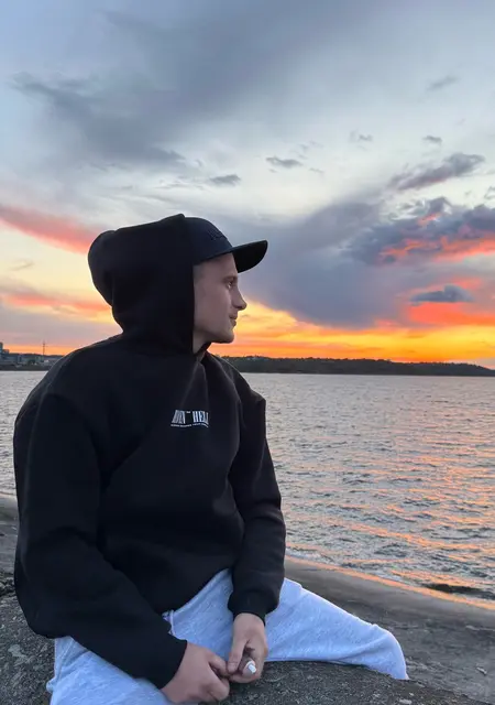 Andryi из Киева, ищу на сайте вирта