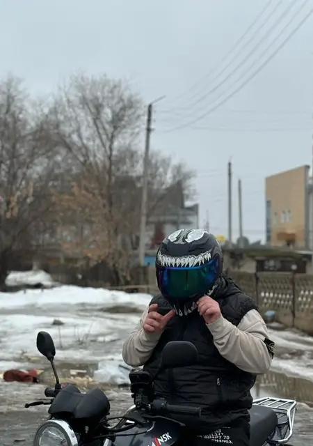 Вадим из Актобе, мне 18, познакомлюсь для постоянных отношений