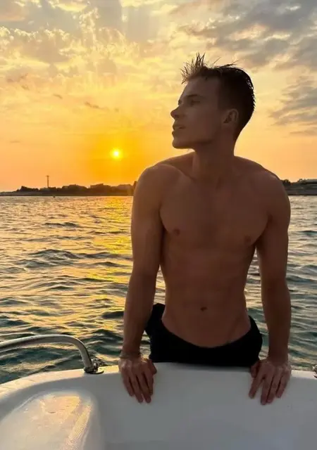 Я Ваня, 28, из Амстердама, ищу знакомство для постоянных отношений