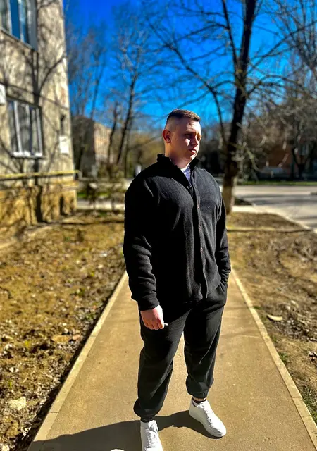 Дмитрий из Рима, мне 28, познакомлюсь для приятного времяпровождения