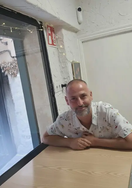 Luis de Valencia, tengo 41 años, listo para conocer para hacer nuevos amigos