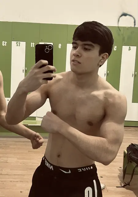 Абу Даби из Ташкента, мне 20, познакомлюсь на одну ночь