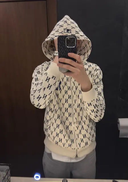 Я Виктор, 18, знакомлюсь без обязательств в Шеффилд