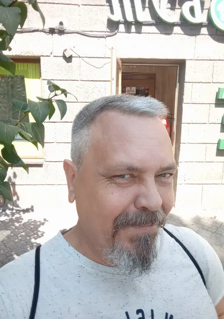 Дима из Запорожья, мне 55, познакомлюсь для приятного времяпровождения