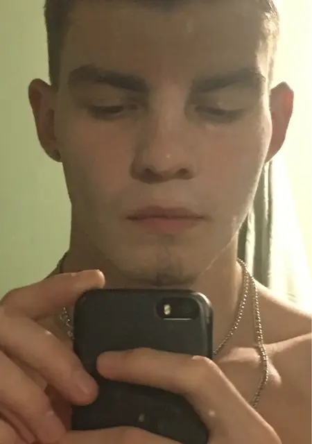 Даня из Риги, мне 21, познакомлюсь на одну ночь