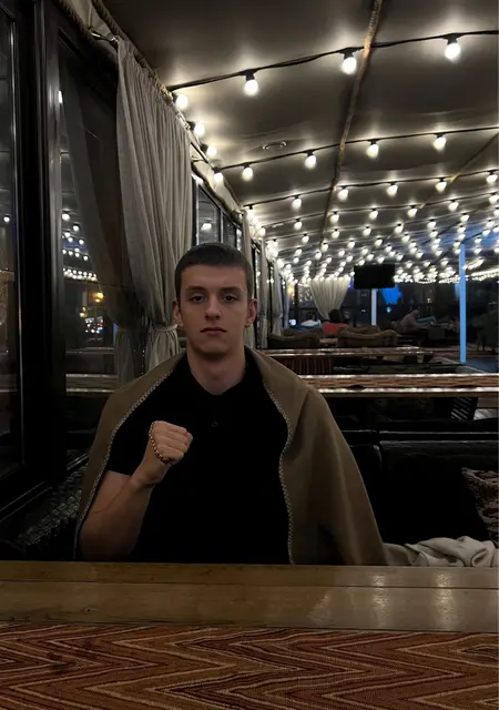 Я Даниил, 20, из Гомеля, ищу знакомства на одну ночь