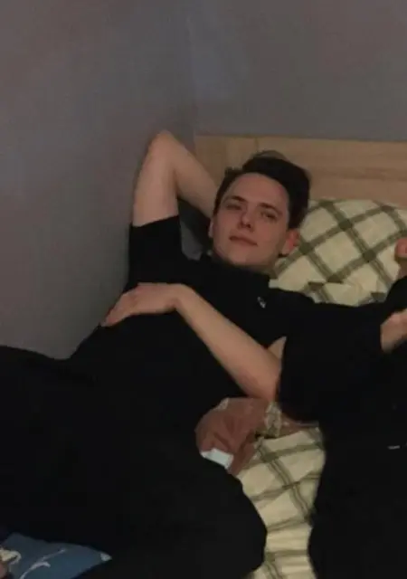 Soy Dmitri, 22 años de Castro-Urdiales, busco conocer gente para relación a largo plazo