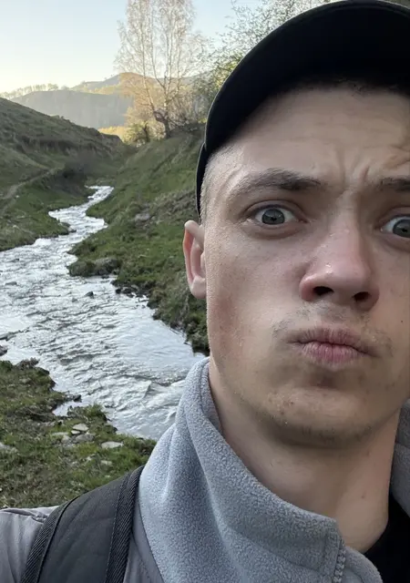 Даниил из Бердянска, ищу на сайте знакомства на одну ночь