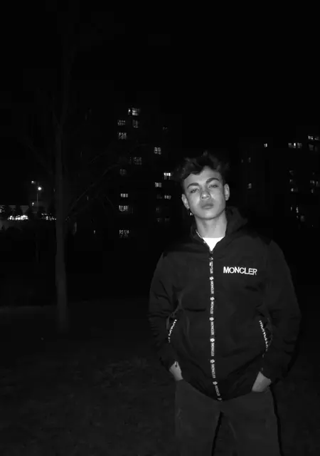 Я Orhan, 25, из Нигде, ищу знакомства на одну ночь