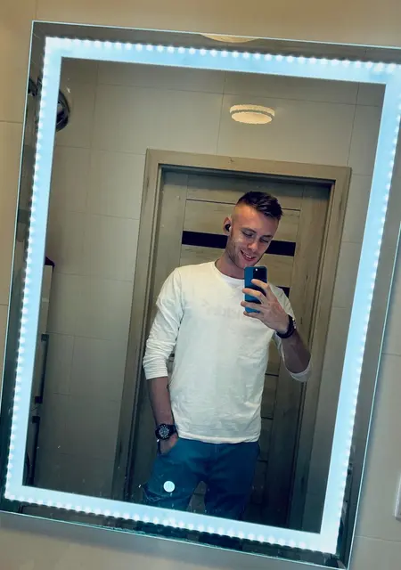 Sylwester из Вроцлава, мне 31, познакомлюсь для вирта