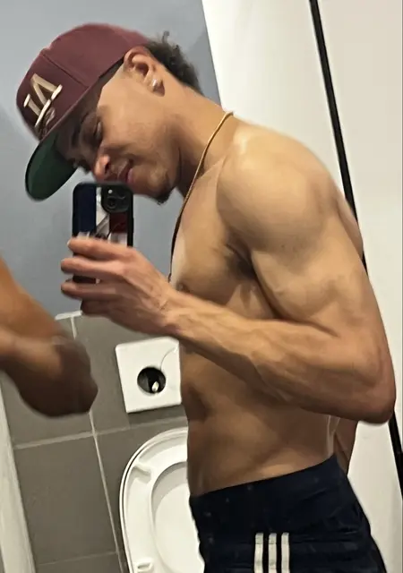 Edii Fz из Хихон, мне 21, познакомлюсь на одну ночь