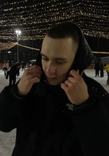 Я Михаил, 19, из Франкфурта-на-майне, ищу знакомство для постоянных отношений