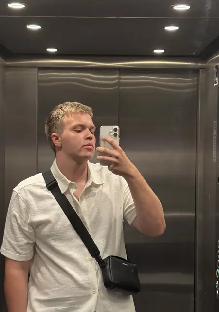 Захар из Праги, мне 18, познакомлюсь для вирта