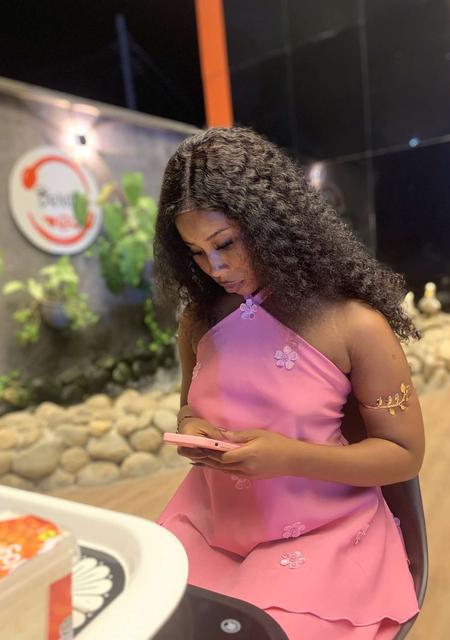 I'm Honey, 22 from London, seeking connections for long-term