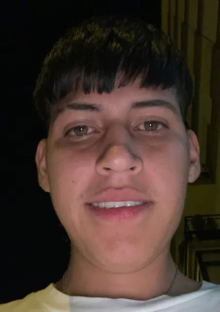 Janier de Pamplona, tengo 21 años, listo para conocer para conversación virtual