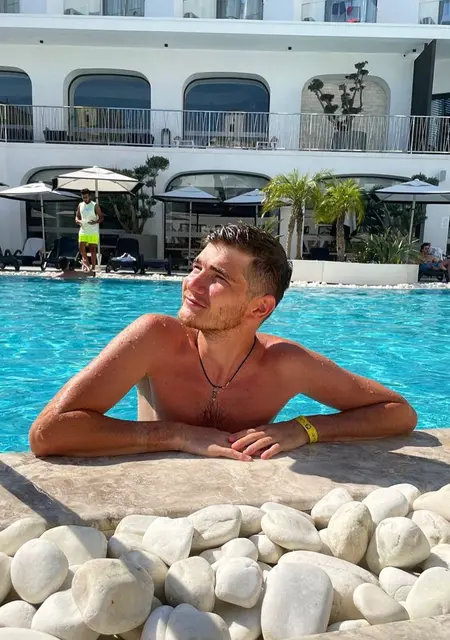 Алексей из Брюсселя, мне 36, познакомлюсь для постоянных отношений