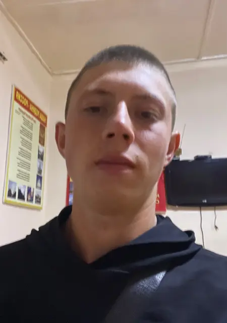 Я Владимир, 19, из Еревана, ищу знакомство для общения