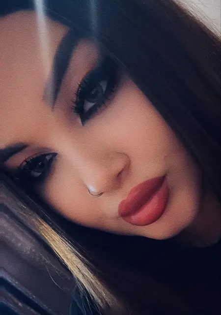 Я Таня, 20 років з Івано-Франківська, шукаю знайомство для спілкування