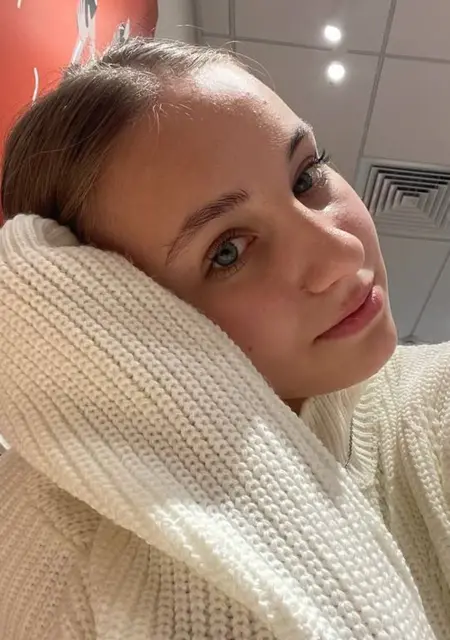 Я Анна, 19, из Барановичей, ищу знакомство для постоянных отношений