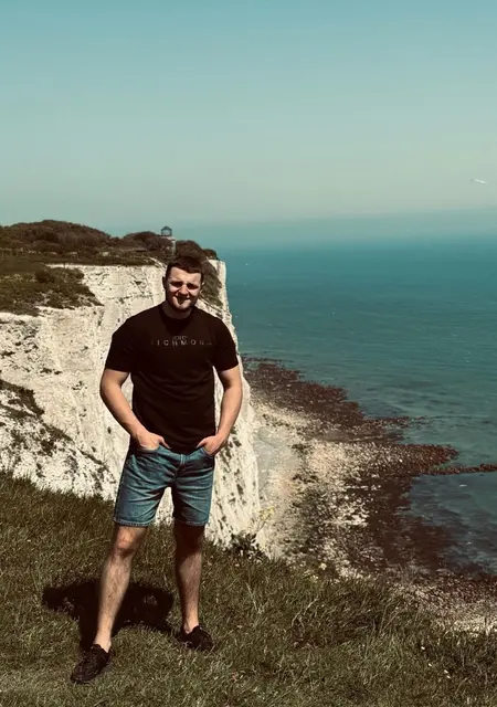 Я Андрей, 25 років, знайомлюсь для спільних подорожей у Івано-Франківську