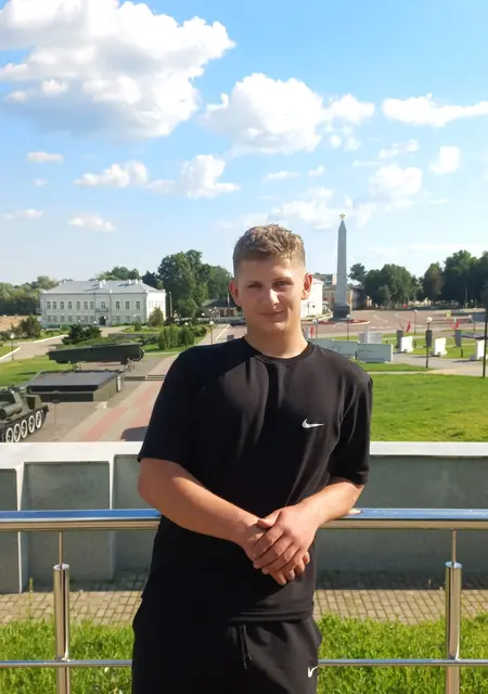 Артем из Гродно, мне 18, познакомлюсь на одну ночь