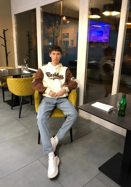 Я Moderated, 20, из Берегова, ищу знакомства на одну ночь